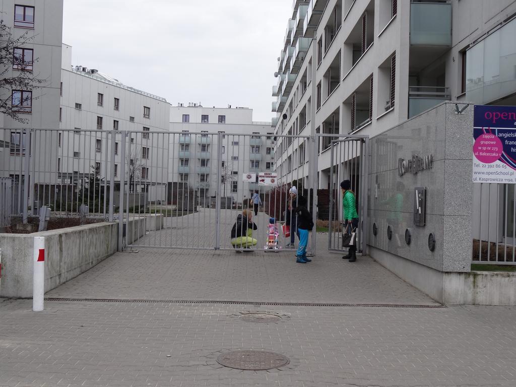 Apartamenty Metro Mlociny Warsaw Bilik gambar