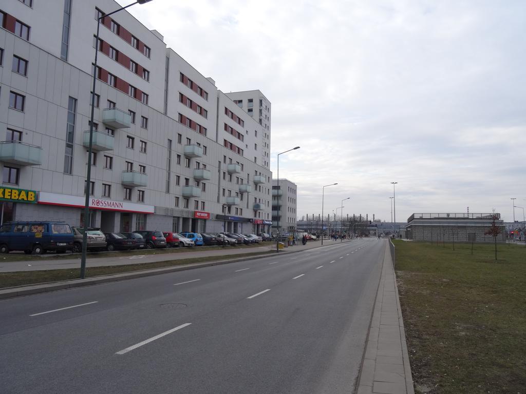Apartamenty Metro Mlociny Warsaw Bilik gambar